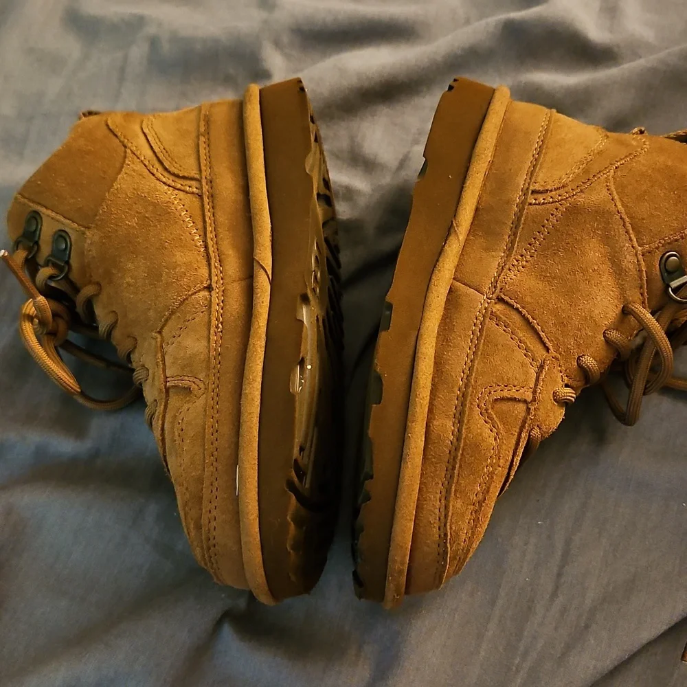 Size 13 UGG Kids Tan‎ Lace-Up Boots - Picture 2 of 7